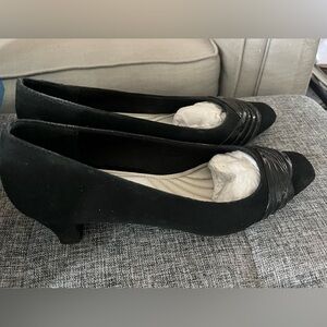 Square toe pumps, new in box